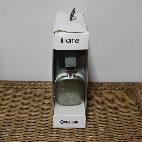 iHome TX--15 Bluetooth 45 Hour Play Time Headphones. Sz. 40mm Drivers.  Wireless - Picture 3 of 7